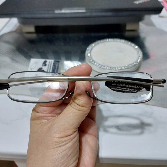 Foster Grant MicroVision Compact Reading Glasses 1.25 Power - Picture 4 of 13